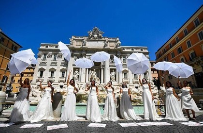Итальянские невесты устроили акцию протеста в Риме