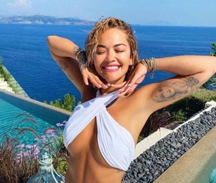 Rita Ora показала как отдыхает в Греции