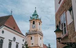 Словакия планирует разрешить въезд туристам, привитым «Спутником V»
