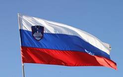 С посольства Словении в Киеве убрали флаг, потому что он похож на российский