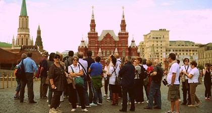 Хуже, чем в пандемию: число иностранных туристов в РФ приближается к нулю. В чем причина?