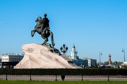 Власти Петербурга подвели итоги туристического сезона: туристов больше, чем жителей
