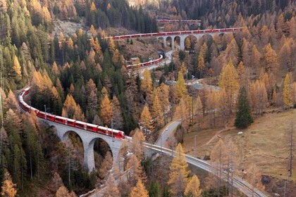 В Швейцарии составили самый длинный в истории пассажирский поезд
