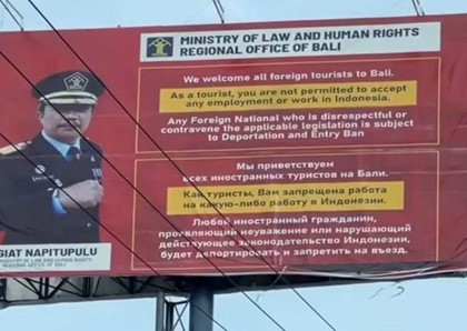 Власти Индонезии оставили послание российским туристам на билбордах