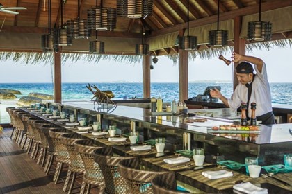 Вкусы и запахи Kurumba: Заглянем в рестораны мальдивского отеля 
