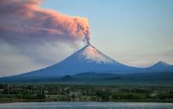 Эксперты рекомендуют избегать восхождений на вулканы Камчатки