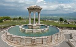 В Турции заработал 2000-летний фонтан