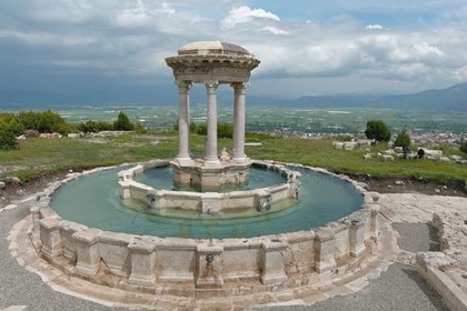В Турции заработал 2000-летний фонтан