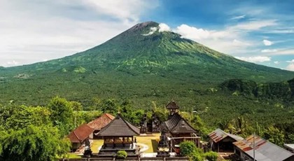 Туристы на Бали больше не смогут подниматься на священные горы