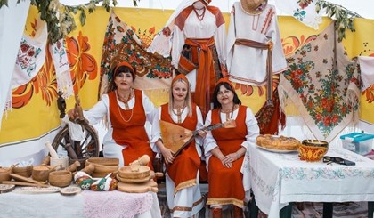 Поющие повара и вкусная еда на гастрономическом фестивале в Курской области