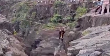 Турист пытался сделать селфи и провалился в глубокое ущелье