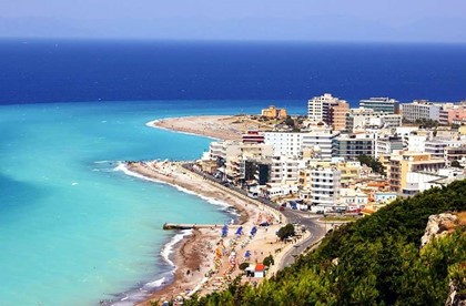 Премьер-министр Греции пообещал туристам бесплатный отдых