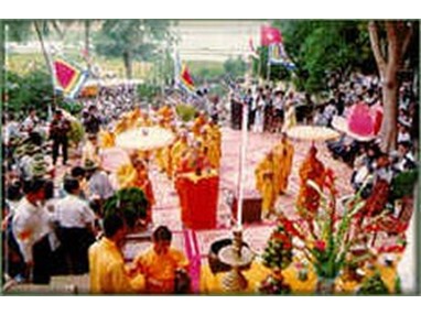 Праздник в храме Ба Чхуа Сю