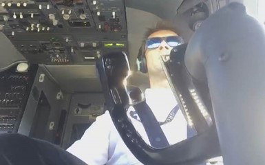 Пилот RyanAir заснял сложную посадку на видео