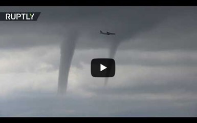 Самолет садится среди торнадо