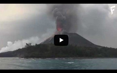 Извержение вулкана Кракатау в Индонезии