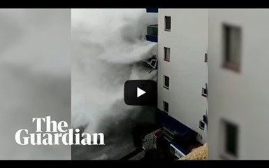 Страшный шторм рушит отель на Тенерифе