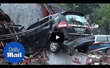 Разрушительные последствия удара цунами по Индонезии