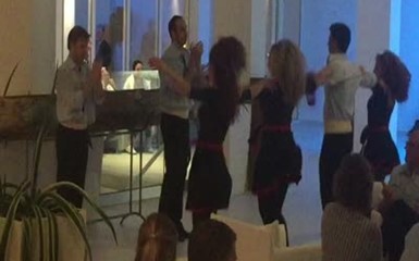 Непогода в Греции затягивает в танцы под крышей - Крит, отель White Palace 