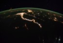 Вид на землю с орбитальной станции в открытом космосе