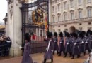 Смена караула у Букингемского дворца