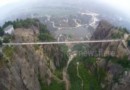 Подвесной стеклянный мост в Китае