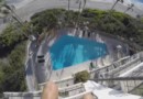 Сумасшедший прыжок туриста в бассейн с крыши отеля