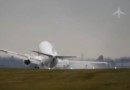 Пассажирский Boeing чуть не перевернулся при посадке в Праге