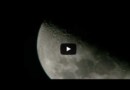 Три неизвестных объекта пролетают над поверхностью Луны