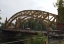 Зоопарковый мост через реку Одр во Вроцлаве, в Польше