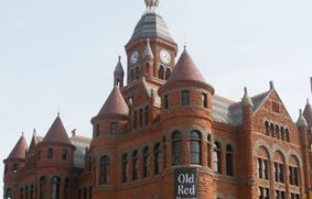 Старое красное здание Суда