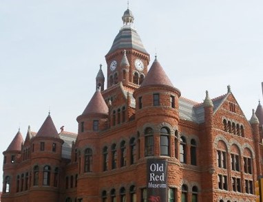 Старое красное здание Суда