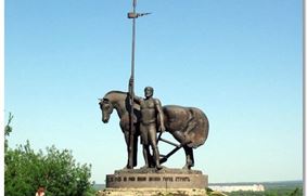 Памятник Первопоселенцу