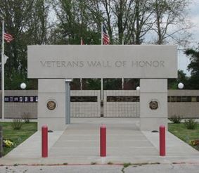 Памятная стена ветеранов в Белла-Виста-Лейк