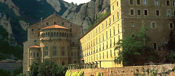 Гора и монастырь Монтсеррат в Испании