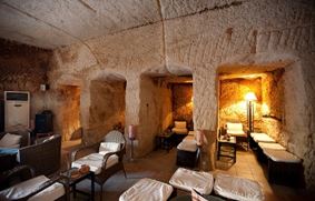 Cave Bar — Бар в пещере (Иордания, Петра)