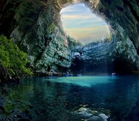 Озеро Мелиссани в Греции