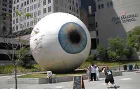 Большой глаз в центре Чикаго