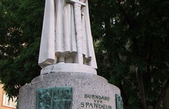 Памятник Бернарду Спанхейму