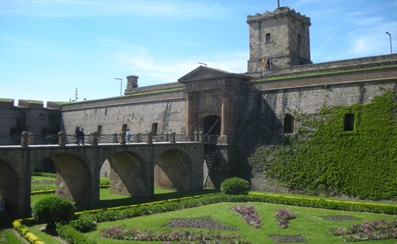 Крепостные стены замка