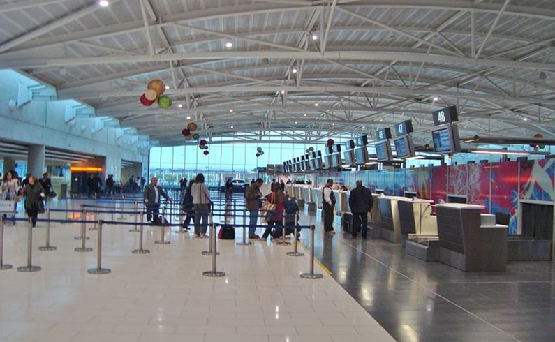 Зона регистрации аэропорта Ларнака