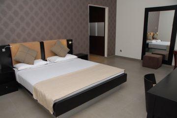 Royal Ascot Hotel Apartments Dubai