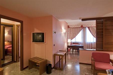 Suites Hotel - Foxa 25