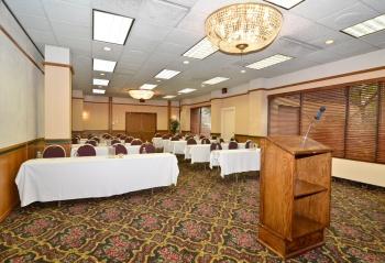 BEST WESTERN Plus Midway Hotel & Suites-Brookfield