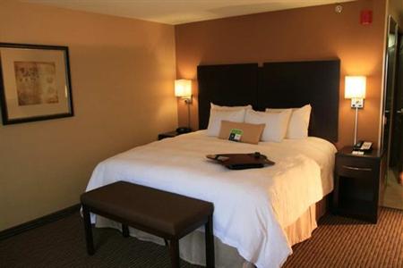 Hampton Inn & Suites Bakersfield/Hwy 58, CA