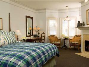 Blue Lantern Inn - A Four Sisters Inn