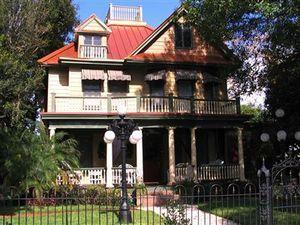 Larelle House Bed & Breakfast