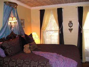 Larelle House Bed & Breakfast