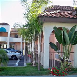 La Casa Inn and Suites