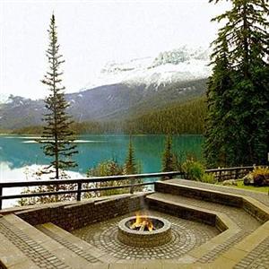 Emerald Lake Lodge